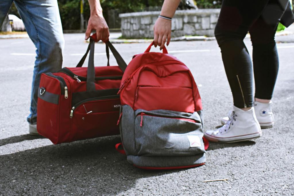 Vivendo com uma Mala: O Guia Definitivo para Desapegar e Viajar Leve (Sem Saudades do Armário&nbsp;Cheio)